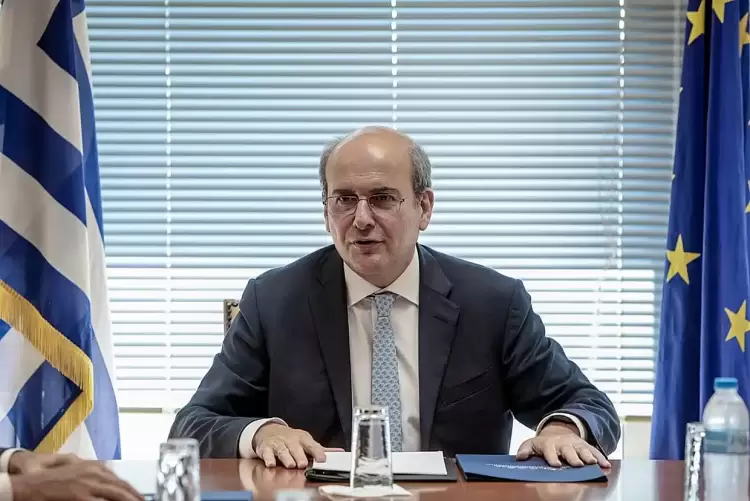 Περικοπές στις «λαϊκές» προμήθειες ετοιμάζουν οι τράπεζες