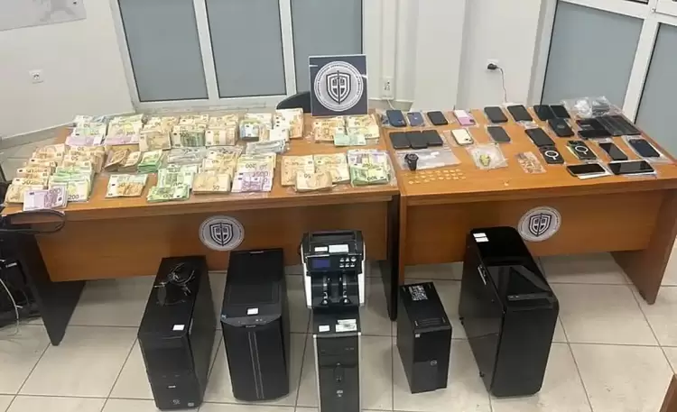 Πλούσια η λεία της σπείρας με τις πολεοδομικές άδειες Πλούσια η λεία της σπείρας με τις πολεοδομικές άδειες