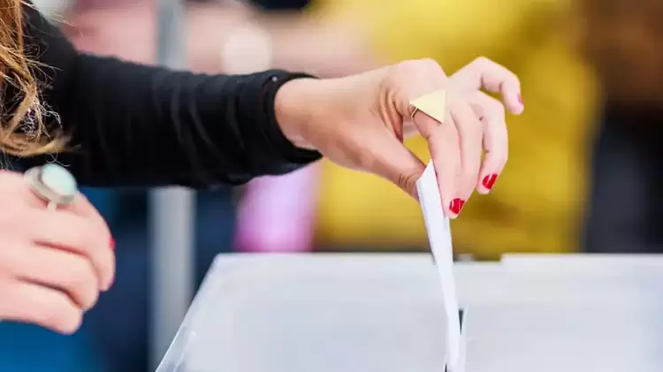 Ποιον εμπιστεύονται οι πολίτες - Με ποιον αρχηγό θα έβγαιναν για καφέ (πίνακες) Ποιον εμπιστεύονται οι πολίτες – Με ποιον αρχηγό θα έβγαιναν για καφέ (πίνακες)