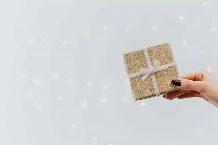 Πόσα χρήματα θα ξοδέψουν οι Έλληνες για τις χριστουγεννιάτικες αγορές