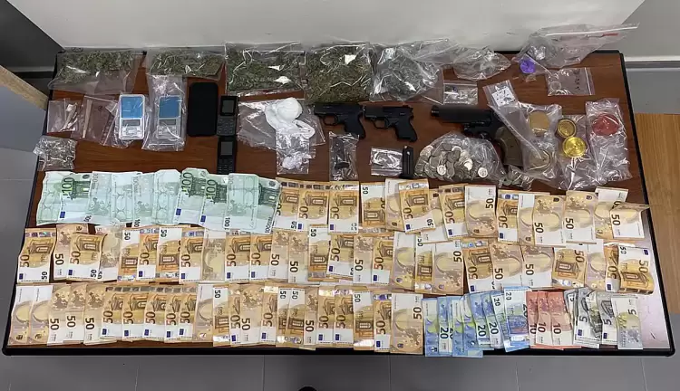 Συνελήφθη 29χρονος, για διακίνηση ναρκωτικών ουσιών και παράβαση της νομοθεσίας περί όπλων στην Καστοριά