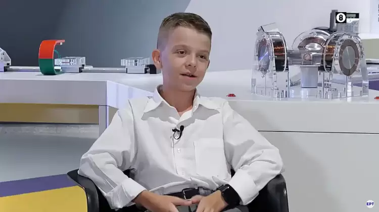 “Τα παιδιά χάνουν τον προσανατολισμό τους, ασχολούνται μόνο με likes” λέει ο μαθητής Γυμνασίου που διακρίθηκε στην Αστροφυσική “Τα παιδιά χάνουν τον προσανατολισμό τους, ασχολούνται μόνο με Likes” λέει ο μαθητής Γυμνασίου που διακρίθηκε στην Αστροφυσική