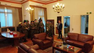 Τα Πρωτοχρονιάτικα Κάλαντα στον Δήμαρχο Κοζάνης Γιάννη Κοκκαλιάρη από τη Στρατιωτική Μουσική και τη Φιλαρμονική Πανδώρα.