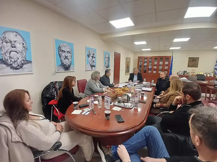 Συνάντηση του Περιφερειάρχη με τον Εμπορικό Σύλλογο Κοζάνης Συνάντηση του Περιφερειάρχη με τον Εμπορικό Σύλλογο Κοζάνης