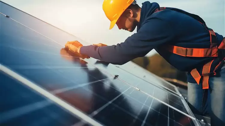 H Ευρώπη παρήγαγε το 2024 περισσότερη ενέργεια από τον ήλιο και τον αέρα παρά από άνθρακα