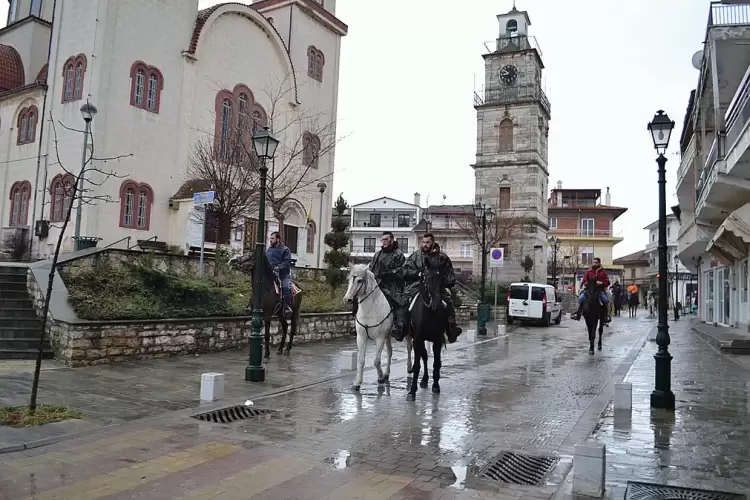 Αναχώρησαν οι καβαλάρηδες του Κρόκου, για την Ζάβορδα μονή του Αγίου Νικάνορα Αναχώρησαν οι καβαλάρηδες του Κρόκου, για την Ζάβορδα μονή του Αγίου Νικάνορα