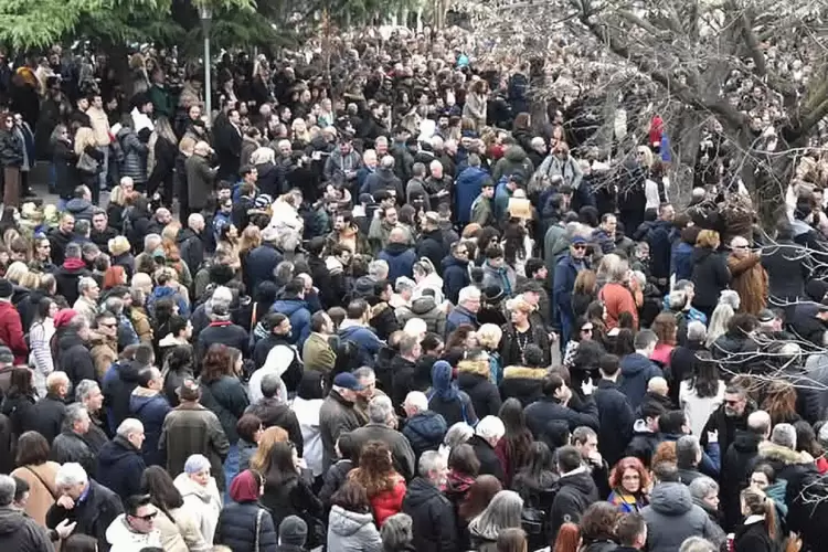 Από τις μεγαλύτερες συγκεντρώσεις που έγιναν ποτέ στην Κοζάνη – Διαμαρτυρία για τους νεκρούς των Τεμπών
