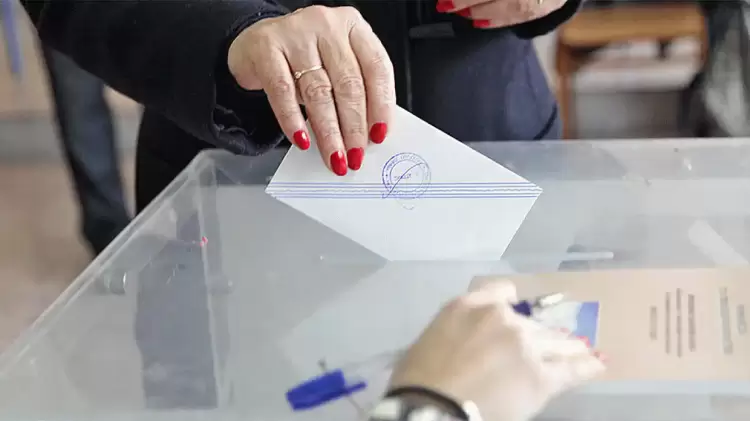 Δημοσκόπηση: Με άνοδο 2,5% η ΝΔ στην πρώτη έρευνα για το 2025 – tι λένε για την υποψηφιότητα Τασούλα (charts)