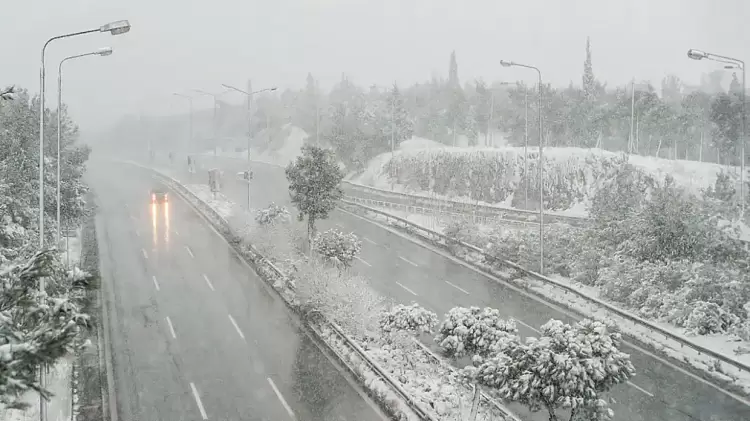 Καιρός: Κλειστά σχολεία αύριο στη Δυτική Μακεδονία, υποχρεωτικές αλυσίδες και απαγόρευση κυκλοφορίας των φορτηγών Έκτακτα μέτρα για την κακοκαιρία: Απαγόρευση κυκλοφορίας φορτηγών, τι θα γίνει με τα σχολεία