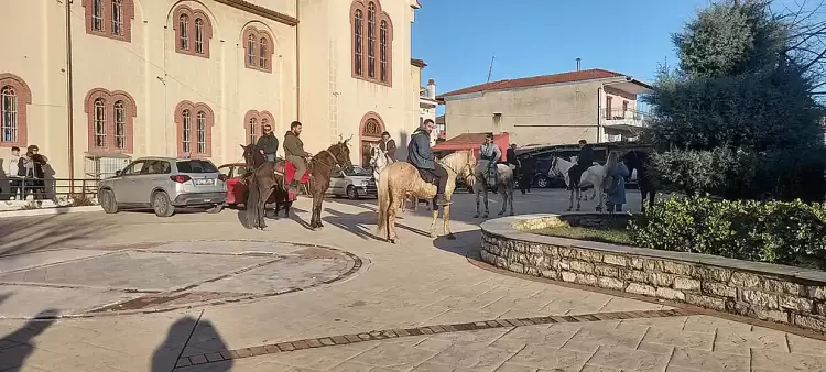 Επέστρεψαν οι καβαλάρηδες του Κρόκου, απο Ζάβορδα Επέστρεψαν οι καβαλάρηδες του Κρόκου, απο Ζάβορδα