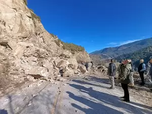 Επιτόπια εκτίμηση των κινδύνων από τις κατολισθήσεις βράχων στην περιοχή Σερβίων