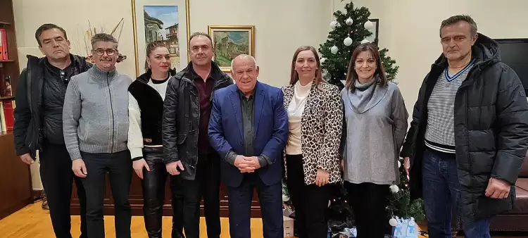 Εθιμοτυπική συνάντηση του Δημάρχου Γρεβενών με το Πρόεδρο και το νέο ΔΣ του Επιμελητηρίου Γρεβενών Εθιμοτυπική συνάντηση του Δημάρχου Γρεβενών με το Πρόεδρο και το νέο ΔΣ του Επιμελητηρίου Γρεβενών