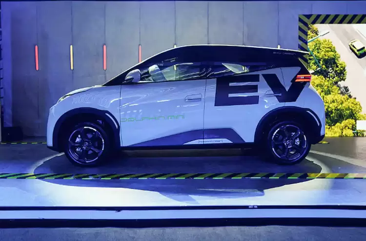 Ηλεκτρικά οχήματα: «Συναγερμός» από την πτώση στις πωλήσεις στην Ευρώπη