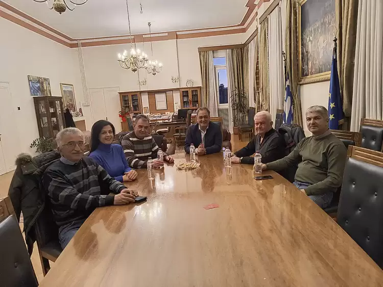 Οι Γρεβενιώτες της Κοζάνης στον Δήμαρχο Οι Γρεβενιώτες της Κοζάνης στον Δήμαρχο