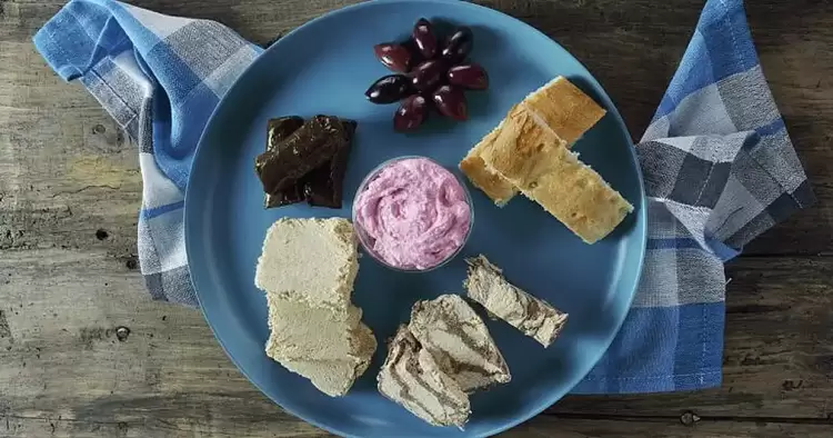 Πότε πέφτουν Τσικνοπέμπτη και Καθαρά Δευτέρα - Οι αργίες του 2025 Πότε πέφτουν Τσικνοπέμπτη και Καθαρά Δευτέρα – Οι αργίες του 2025