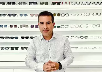 Πρεσβυωπία και έτοιμα γυαλιά οράσεως (κατά κανόνα πολύ φθηνά στην τιμή), ένας μεγάλος κίνδυνος για την υγεία των ματιών μας. Πρεσβυωπία και έτοιμα γυαλιά οράσεως (κατά κανόνα πολύ φθηνά στην τιμή), ένας μεγάλος κίνδυνος για την υγεία των ματιών μας.