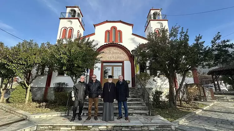 Ο Πρόεδρος Τ.Κ. Καταφυγίου του Δήμου Βελβεντού Ιωάννης Τζέλλας με συνεργάτες του, στον Άγιο Διονύσιο Βελβεντού, της Ι. Μητροπόλεως Σερβίων και Κοζάνης.