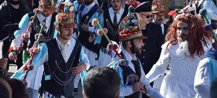 Η «Σουρδία» θέλει δικούς της και τους Μωμόγερους;