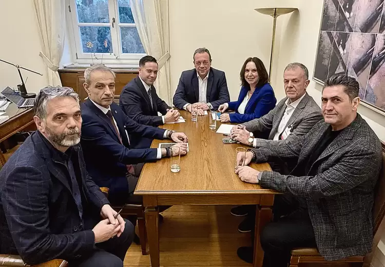 Συνάντηση Σωκράτη Φάμελλου και Καλλιόπης Βέττα με την Πανελλήνια Ομοσπονδία Ξενοδόχων