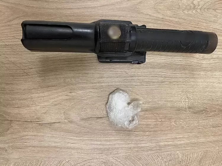 Συνελήφθη 30χρονος για κατοχή κοκαΐνης και για παράβαση της νομοθεσίας περί όπλων στην πόλη της Καστοριάς Συνελήφθη 30χρονος για κατοχή κοκαΐνης και για παράβαση της νομοθεσίας περί όπλων στην πόλη της Καστοριάς