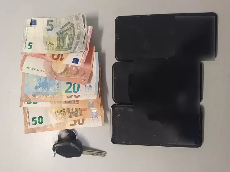 Συνελήφθη 45χρονος στη Φλώρινα, μετέφερε παράνομα με Ι.Χ.Ε. αυτοκίνητο, προς το εσωτερικό της χώρας, έναν αλλοδαπό Συνελήφθη 45χρονος στη Φλώρινα, μετέφερε παράνομα με Ι.Χ.Ε. αυτοκίνητο, προς το εσωτερικό της χώρας, έναν αλλοδαπό