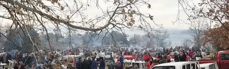 Το πατροπαράδοτο έθιμο της λουκανικοφαγίας θα αναβιώσει στο γραφικό εξωκκλήσι του Αγίου Αθανασίου Βελβεντού Το πατροπαράδοτο έθιμο της λουκανικοφαγίας θα αναβιώσει στο γραφικό εξωκκλήσι του Αγίου Αθανασίου Βελβεντού