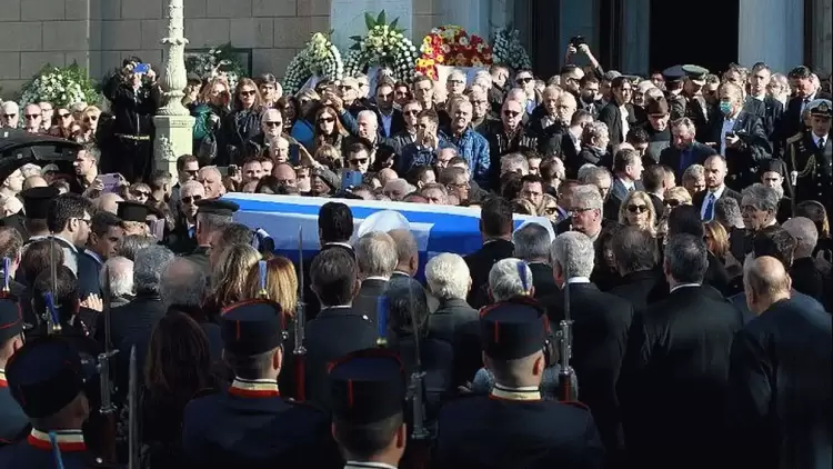 Το τελευταίο αντίο στον Κώστα Σημίτη