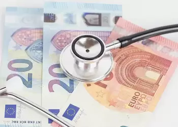 Υπουργείο Ανάπτυξης: Κατατέθηκε η τροπολογία για τα ασφάλιστρα υγείας – Τι προβλέπει