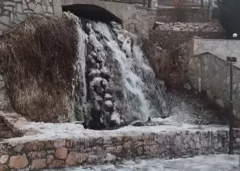 Πάγωσε ο καταρράκτης στην Φλώρινα - Που σημειωθήκαν οι χαμηλότερες θερμοκρασίες