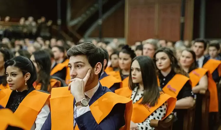 Δεύτερη χειρότερη στην ανεργία των νέων η Ελλάδα – Μόνο η Ισπανία μας περνάει στην Ευρωπαϊκή Ένωση