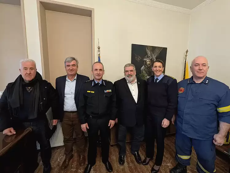 Ο Διοικητής της Περ. Διοίκησης Πυροσβεστικών Υπηρεσιών Δ. Μακεδονίας στο Δημαρχείο Εορδαίας