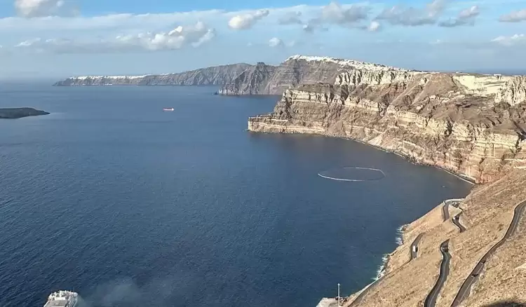 Ηφαιστειακό μάγμα προσπαθεί να βγει στην επιφάνεια – Ξύπνησε το Ηφαίστειο της Σαντορίνης