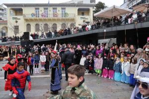 Κοζάνη – Πρωί Κυριακής: Πρωταγωνιστές οι μικροί καρνάβαλοι…