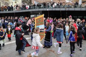 Κοζάνη – Πρωί Κυριακής: Πρωταγωνιστές οι μικροί καρνάβαλοι…