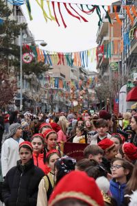 Κοζάνη – Πρωί Κυριακής: Πρωταγωνιστές οι μικροί καρνάβαλοι…