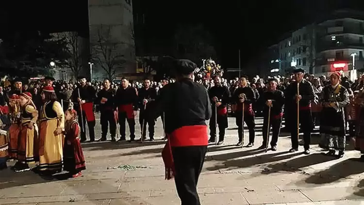 Κόζιανη: Δεν ανάβουν φανό σεβόμενοι τη μνήμη των θυμάτων των Τεμπών