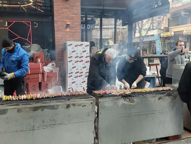 Όλα έτοιμα…. Τσικνοπέμπτη στην Κοζάνη 