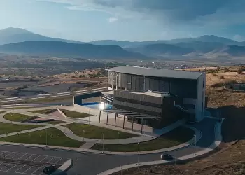 Πανεπιστήμιο Δυτικής Μακεδονίας: Τιμή στη μνήμη των θυμάτων της τραγωδίας των Τεμπών και συμπαράσταση στις οικογένειές τους