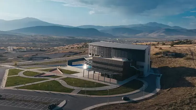 Πανεπιστήμιο Δυτικής Μακεδονίας: Τιμή στη μνήμη των θυμάτων της τραγωδίας των Τεμπών και συμπαράσταση στις οικογένειές τους