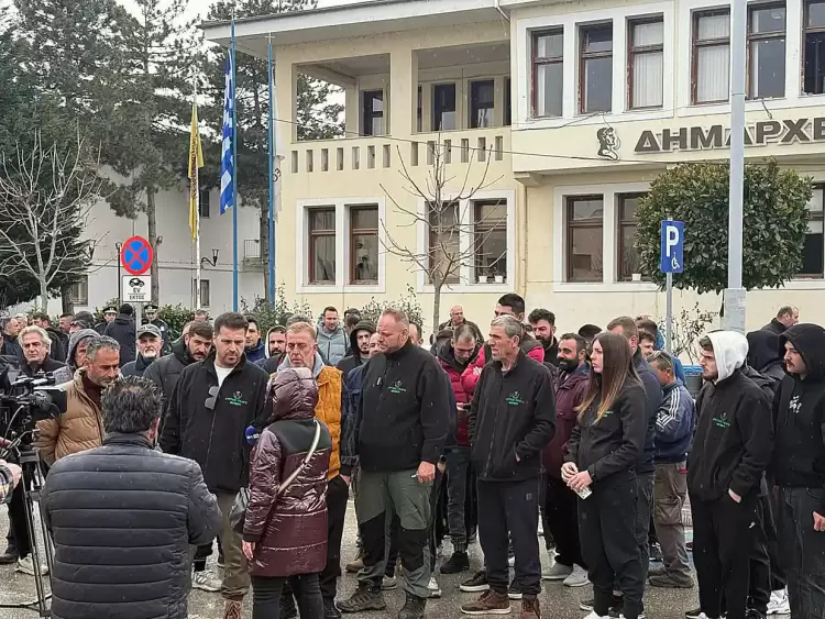 Πτολεμαΐδα: Έβγαλαν τα τρακτέρ στους δρόμους