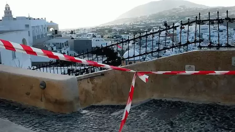 Σεισμοί στην Σαντορίνη: «Ποιος είπε ότι δεν πρέπει να ανησυχούμε;» λέει ο Παπαζάχος Σεισμοί στην Σαντορίνη: «Ποιος είπε ότι δεν πρέπει να ανησυχούμε;» λέει ο Παπαζάχος