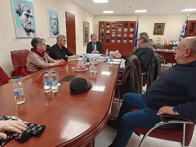 Συνάντηση κατοίκων Δρεπάνου με τον Περιφερειάρχη Δυτικής Μακεδονίας Γιώργο Αμανατίδη Συνάντηση κατοίκων Δρεπάνου με τον Περιφερειάρχη Δυτικής Μακεδονίας Γιώργο Αμανατίδη