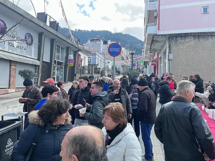 Τσικνοπέμπτη στα Σέρβια: Γιορτή με κέφι και χορό Τσικνοπέμπτη στα Σέρβια: Γιορτή με κέφι και χορό