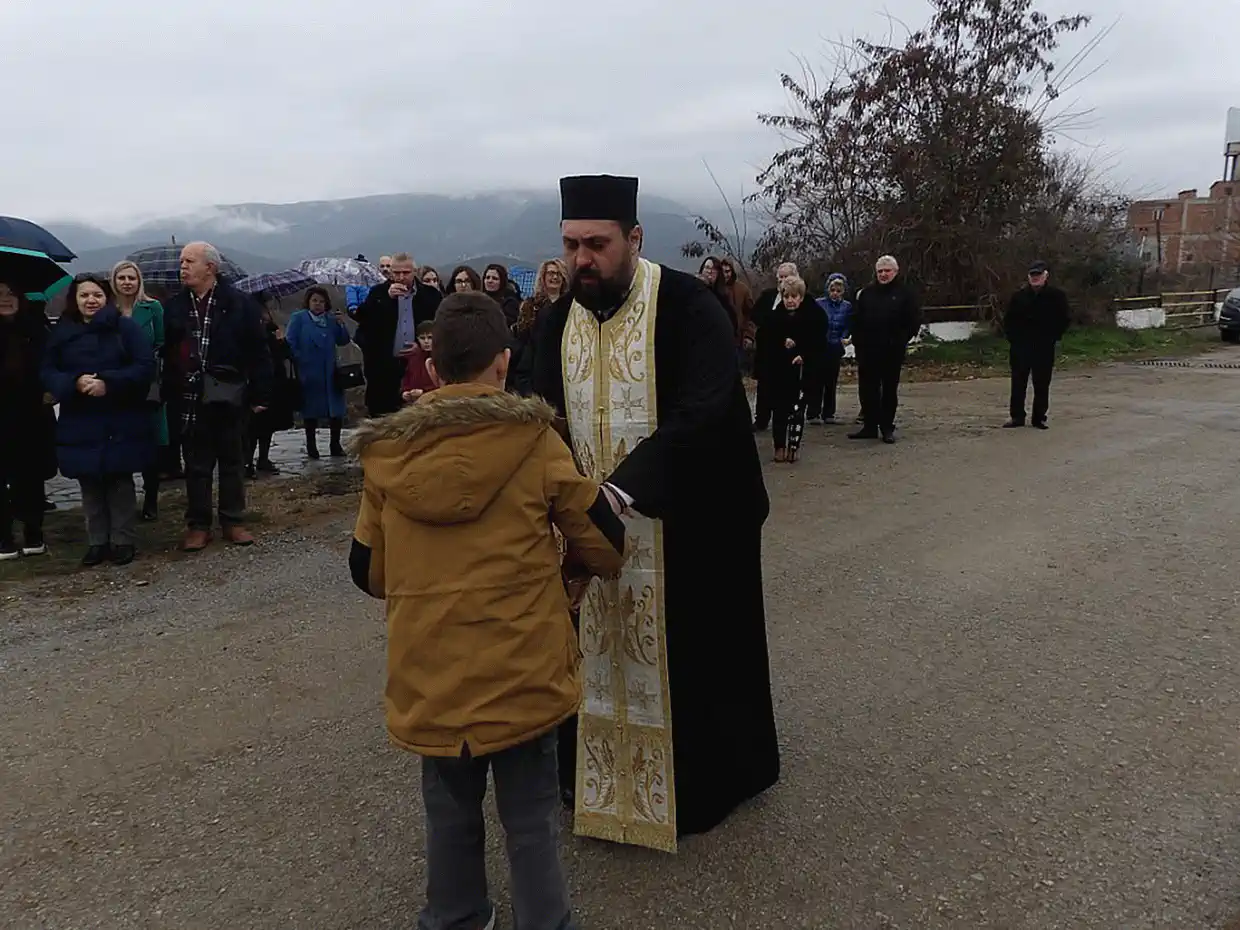Υποδοχή των Ιερών λειψάνων του Αγίου Νικάνορα στην Κερασιά Κοζάνης Υποδοχή των Ιερών λειψάνων του Αγίου Νικάνορα στην Κερασιά Κοζάνης