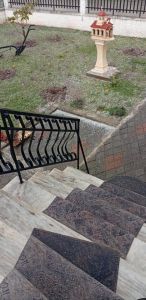 Ασπρισαν οι δρόμοι της πόλης, από τη χαλαζόπτωση το μεσημέρι της Κυριακής.