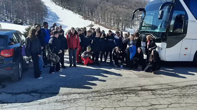 Χειμερινή εκδρομή του Γυμνασίου Κρόκου στο Χιονοδρομικό Κέντρο Βίγλας Πισοδερίου Χειμερινή εκδρομή του Γυμνασίου Κρόκου στο Χιονοδρομικό Κέντρο Βίγλας Πισοδερίου