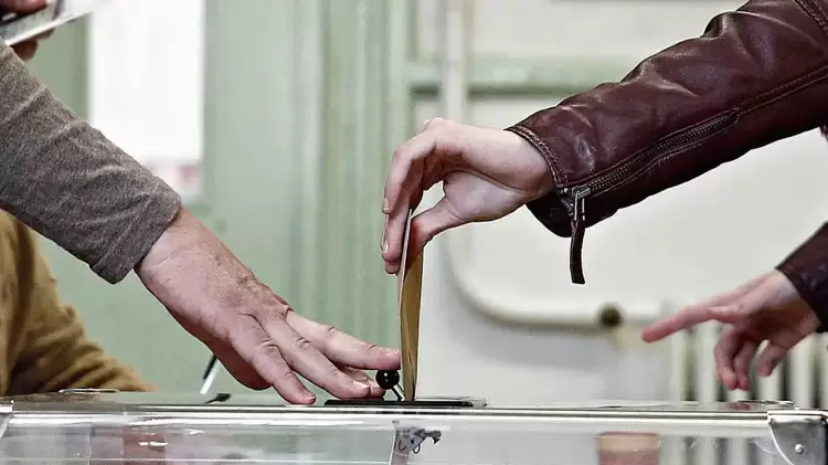 Δημοσκόπηση Opinion Poll: Στις 12,2 μονάδες το προβάδισμα ΝΔ – Δεύτερη με 15,9% η Πλεύση Ελευθερίας (πίνακες)