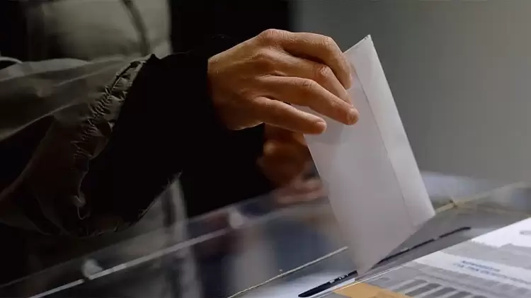 Δημοσκόπηση Real Polls: Πρωτιά της ΝΔ με διαφορά 10,6%