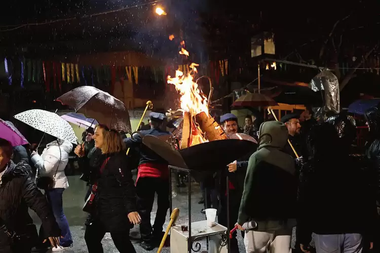 Ένα μεγάλο «ευχαριστώ» από τον Φανό «Κόζιανη» Ένα μεγάλο «ευχαριστώ» από τον Φανό «Κόζιανη»