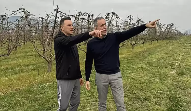 Επίσκεψη του βουλευτή ΠΕ Κοζάνης Στάθη Κωνσταντινίδη σε ροδακινοπαραγωγούς του Βελβεντού